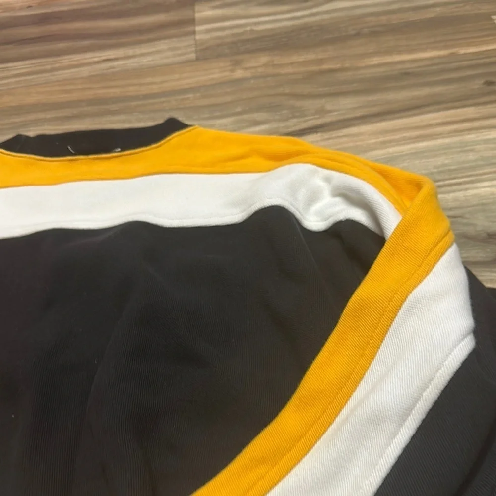 Vintage Izod Sweat Shirt Men Size M Black White Yellow Thick Cotton